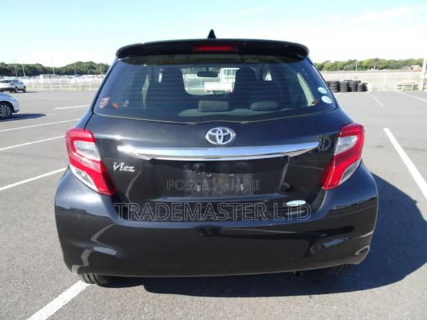 Toyota Vitz 1.3 AWD 5dr 2015 Blue photo 3