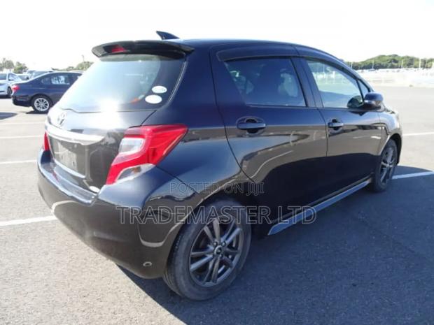 Toyota Vitz 1.3 AWD 5dr 2015 Blue photo 4