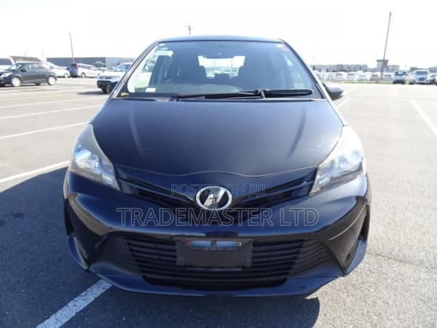 Toyota Vitz 1.3 AWD 5dr 2015 Blue photo 8