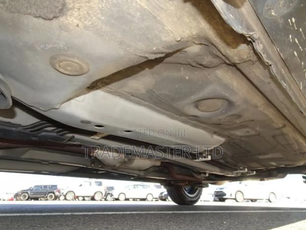 Toyota Vitz 1.3 AWD 5dr 2015 Blue photo 16