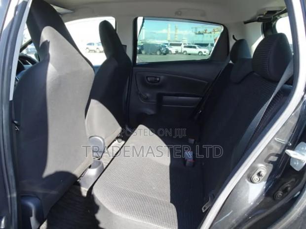 Toyota Vitz 1.3 AWD 5dr 2015 Blue photo 18