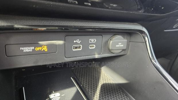 Honda CR-V 2025 White photo 14