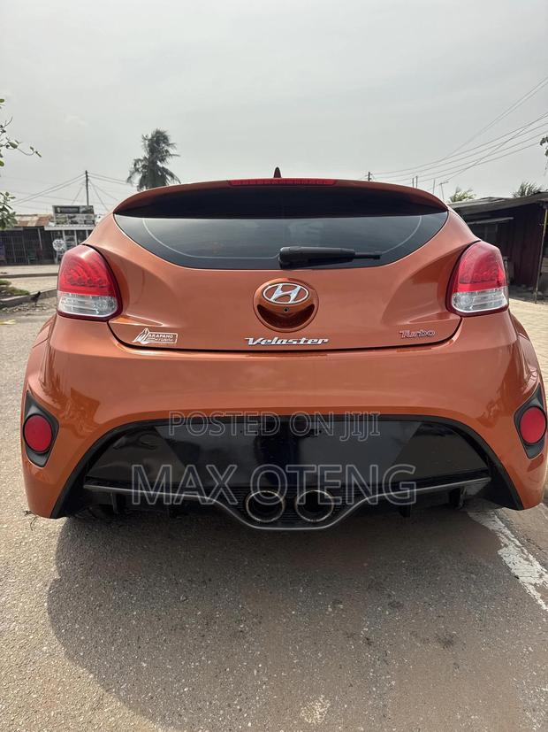 Hyundai Veloster 3dr Hatchback w/Black Interior (1.6L 4cyl 6AM) 2015 Orange photo 2