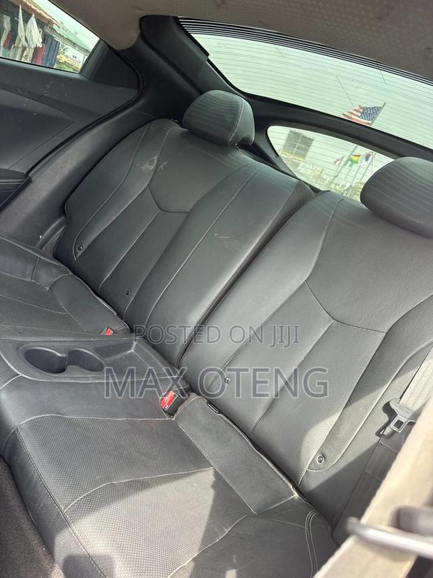 Hyundai Veloster 3dr Hatchback w/Black Interior (1.6L 4cyl 6AM) 2015 Orange photo 4