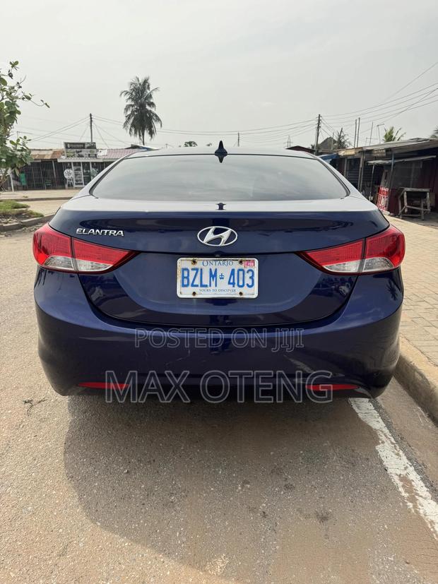 Hyundai Elantra Limited Sedan FWD (1.8L 4cyl 6A) 2013 Blue photo 2