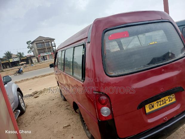 Hyundai H-100 2004 Red photo 2