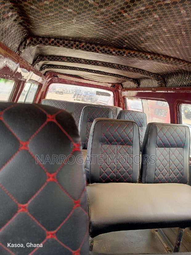 Hyundai H-100 2004 Red photo 5