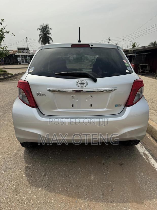 Toyota Vitz 1.0 FWD 3dr 2013 Silver