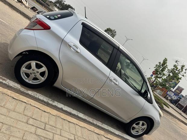 Toyota Vitz 1.0 FWD 3dr 2013 Silver photo 6