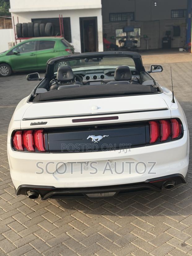 Ford Mustang GT Premium 2021 White photo 3