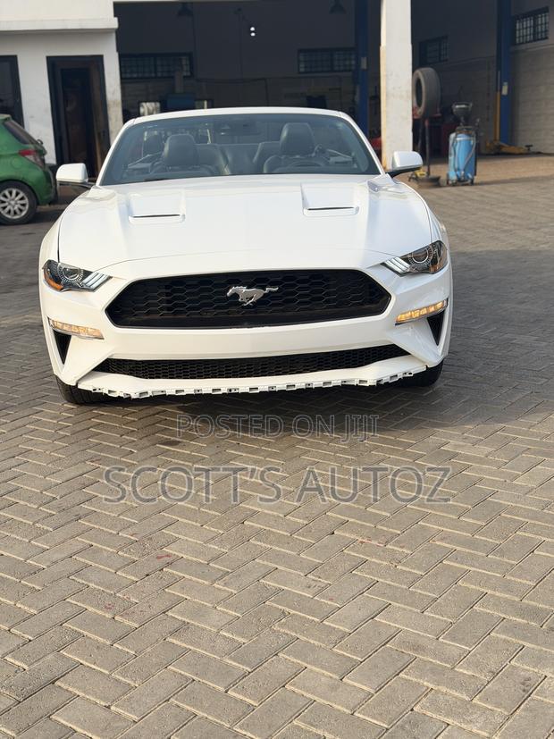 Ford Mustang GT Premium 2021 White photo 2