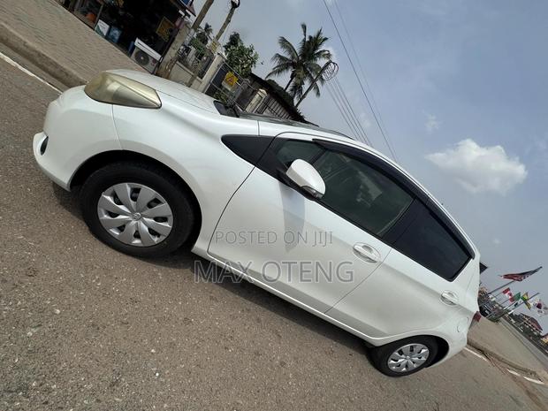 Toyota Vitz 1.3 AWD 3dr 2013 White photo 4