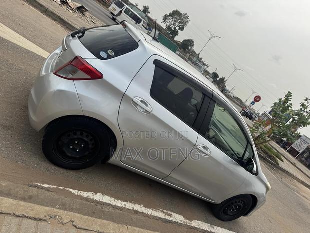 Toyota Vitz 1.3 AWD 3dr 2013 Silver photo 2