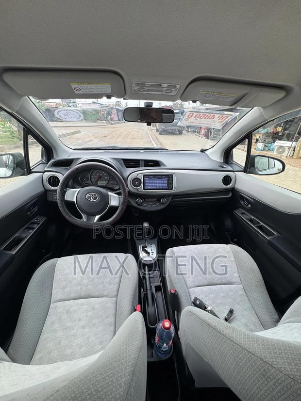 Toyota Vitz 1.3 AWD 3dr 2013 Silver photo 6