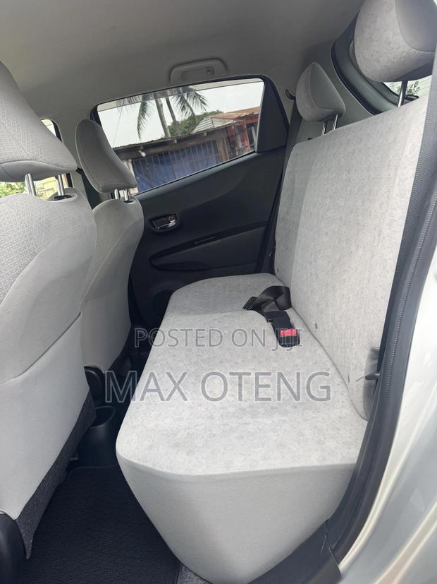 Toyota Vitz 1.3 AWD 3dr 2013 Silver photo 5