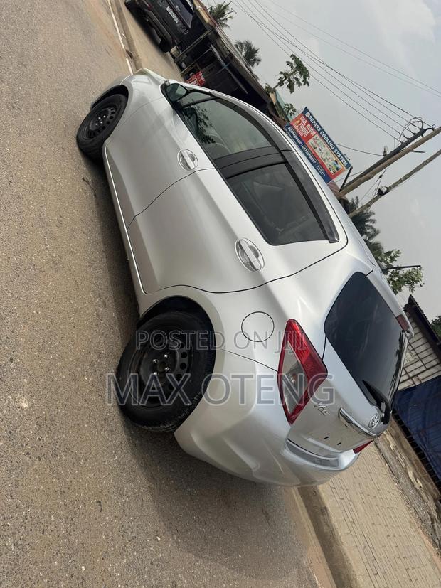 Toyota Vitz 1.3 AWD 3dr 2013 Silver photo 7