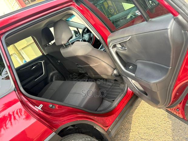 Toyota RAV4 XLE 2021 Red