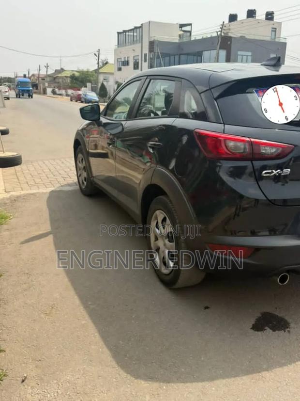 Mazda 2 2017 Black photo 2