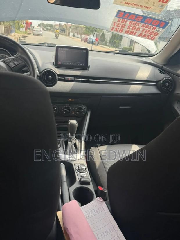 Mazda 2 2017 Black photo 5