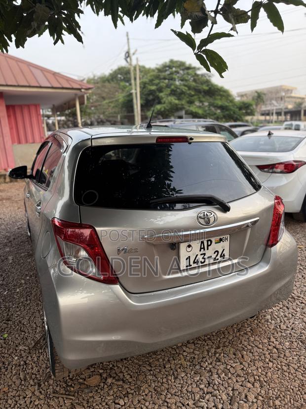 Toyota Vitz 1.3 FWD 5dr 2013 Silver