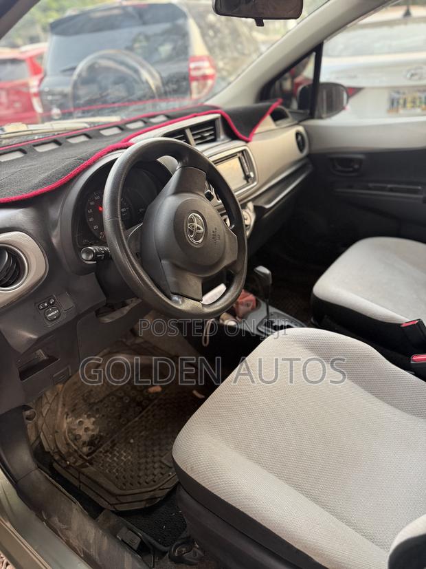 Toyota Vitz 1.3 FWD 5dr 2013 Silver