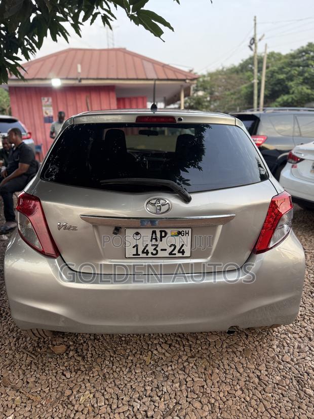 Toyota Vitz 1.3 FWD 5dr 2013 Silver