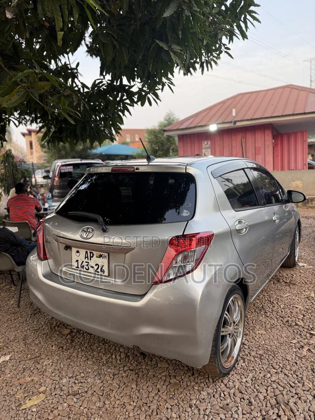 Toyota Vitz 1.3 FWD 5dr 2013 Silver