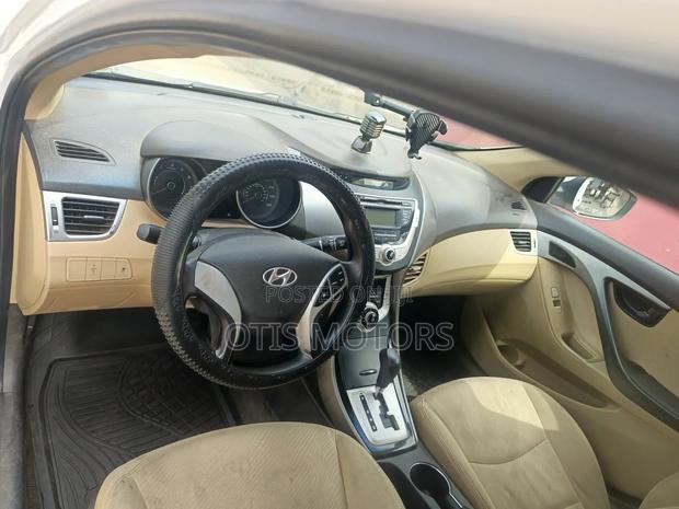 Hyundai Elantra GLS Automatic 2012 White photo 5