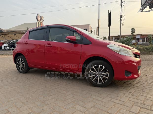 Toyota Vitz 1.5 FWD 5dr 2013 Red