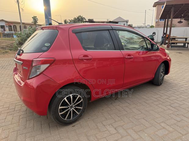 Toyota Vitz 1.5 FWD 5dr 2013 Red