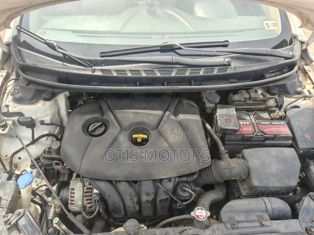 Hyundai Elantra GLS Automatic 2012 White photo 9