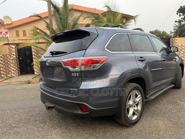 Toyota Highlander 2015 Blue