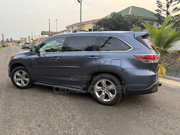 Toyota Highlander 2015 Blue