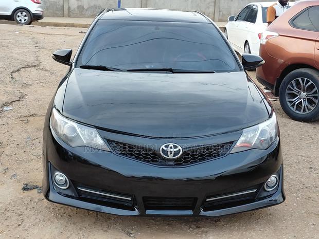 Toyota Camry SE Sport 4dr Sedan w/Prod. End 11/13 (2.5L 4cyl 6A) 2014