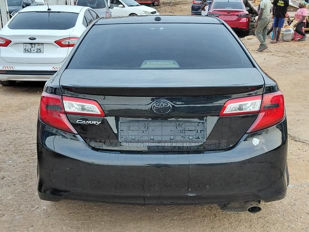 Toyota Camry SE Sport 4dr Sedan w/Prod. End 11/13 (2.5L 4cyl 6A) 2014