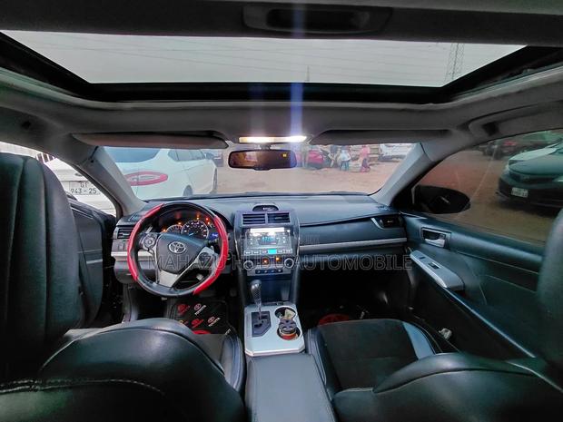 Toyota Camry SE Sport 4dr Sedan w/Prod. End 11/13 (2.5L 4cyl 6A) 2014