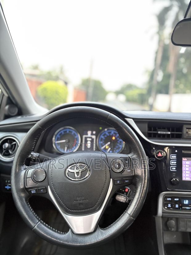 Toyota Corolla SE (1.8L 4cyl 2A) 2019