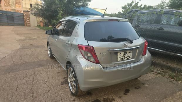 Toyota Vitz 1.3 AWD 3dr 2013 Silver photo 4