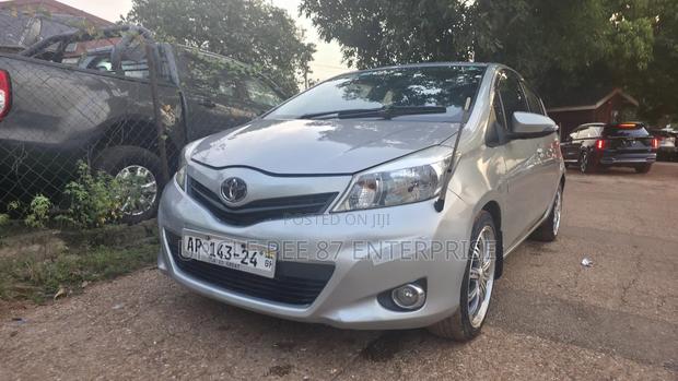 Toyota Vitz 1.3 AWD 3dr 2013 Silver photo 9