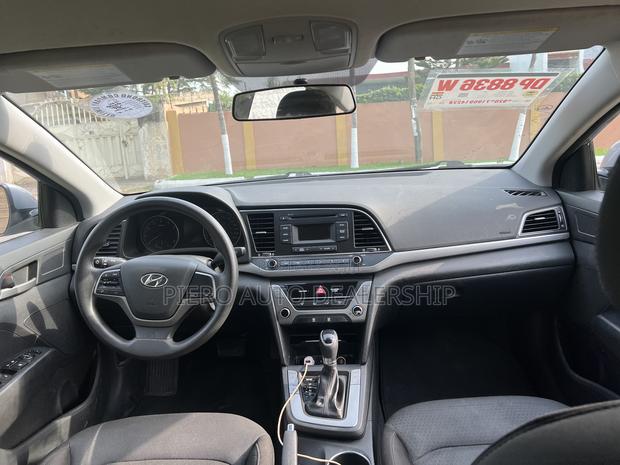 Hyundai Elantra 2017 Gray photo 4