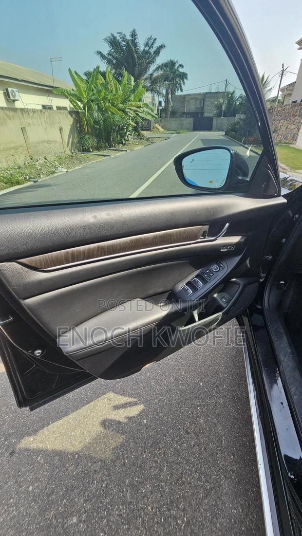 Honda Accord Touring 2018 Black photo 4