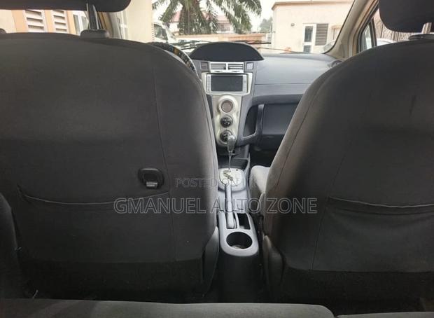 Toyota Vitz 2010 Silver photo 2