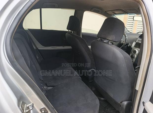 Toyota Vitz 2010 Silver photo 7