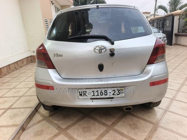Toyota Vitz 2010 Silver photo 5