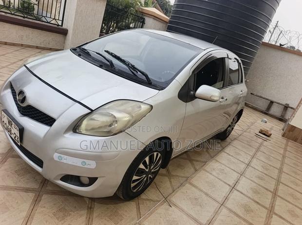 Toyota Vitz 2010 Silver photo 6