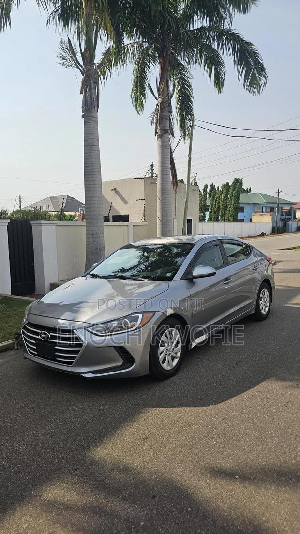 Hyundai Elantra Limited Sedan FWD (2.0L 4cyl 6A) 2017 Blue photo 3