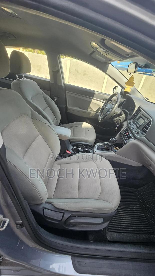 Hyundai Elantra Limited Sedan FWD (2.0L 4cyl 6A) 2017 Blue photo 5