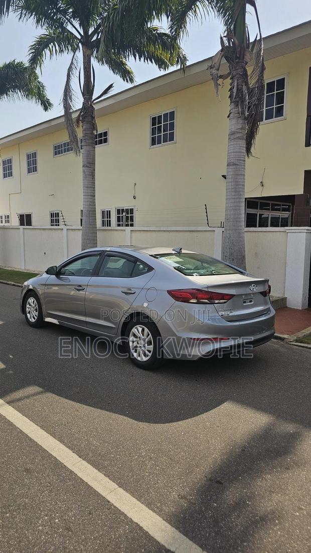 Hyundai Elantra Limited Sedan FWD (2.0L 4cyl 6A) 2017 Blue photo 7