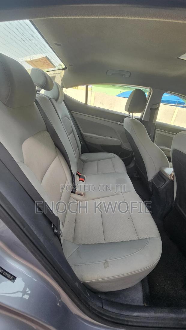 Hyundai Elantra Limited Sedan FWD (2.0L 4cyl 6A) 2017 Blue photo 8