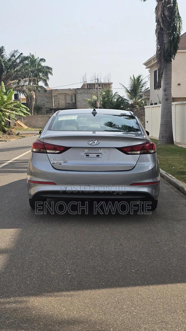 Hyundai Elantra Limited Sedan FWD (2.0L 4cyl 6A) 2017 Blue photo 9